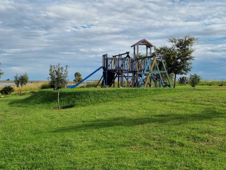 Visvang Kamp op die Vaaldam Verblyf Boschkop Oord Playground 768x576
